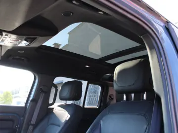 LAND ROVER Defender 110 D300 X-Dynamic HSE