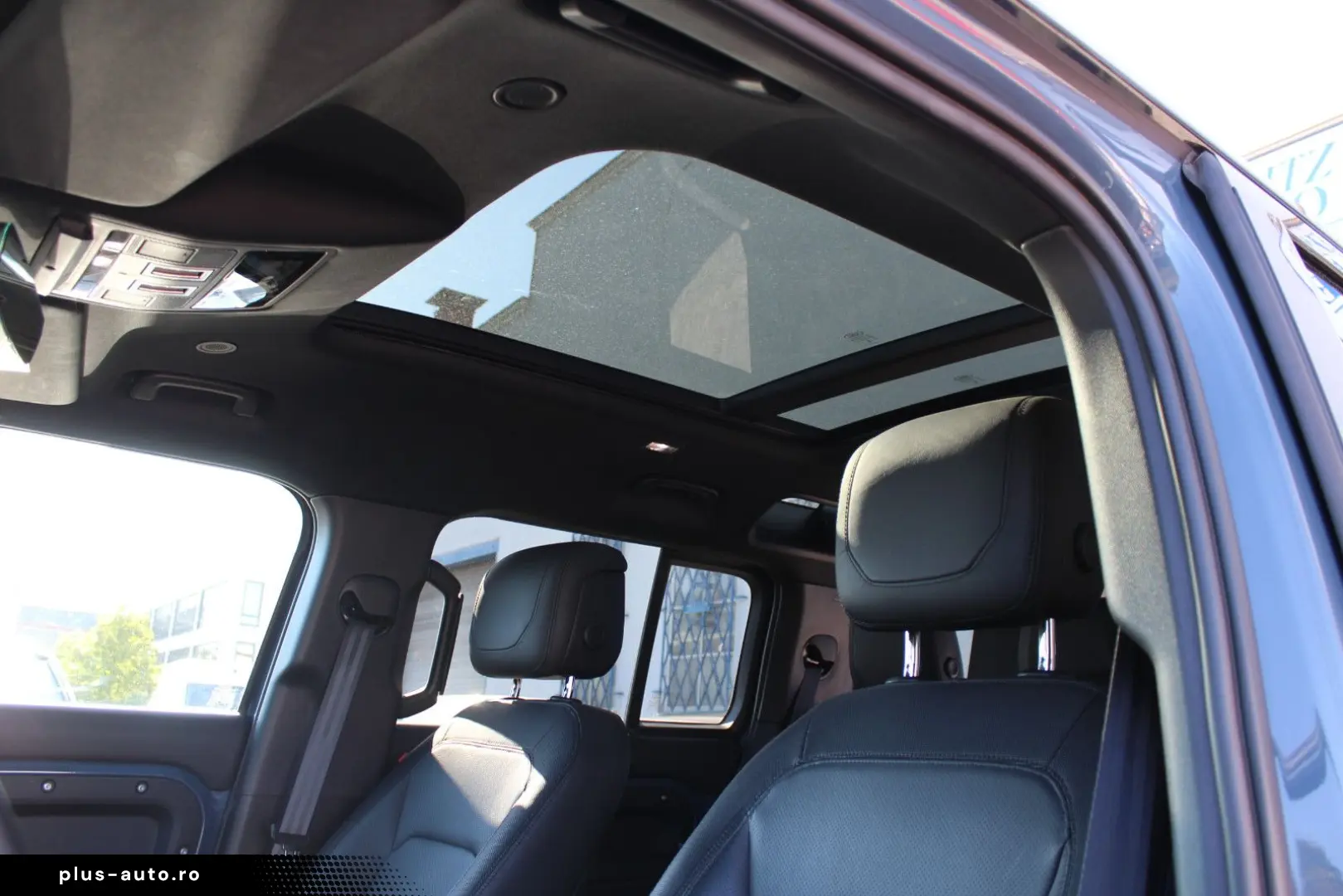 LAND ROVER Defender 110 D300 X-Dynamic HSE