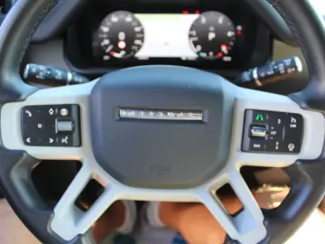 LAND ROVER Defender 110 D300 X-Dynamic HSE