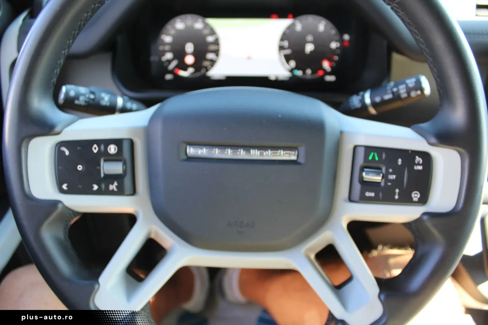 LAND ROVER Defender 110 D300 X-Dynamic HSE