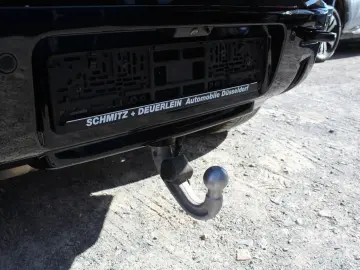 LAND ROVER Defender 110 D300 X-Dynamic HSE