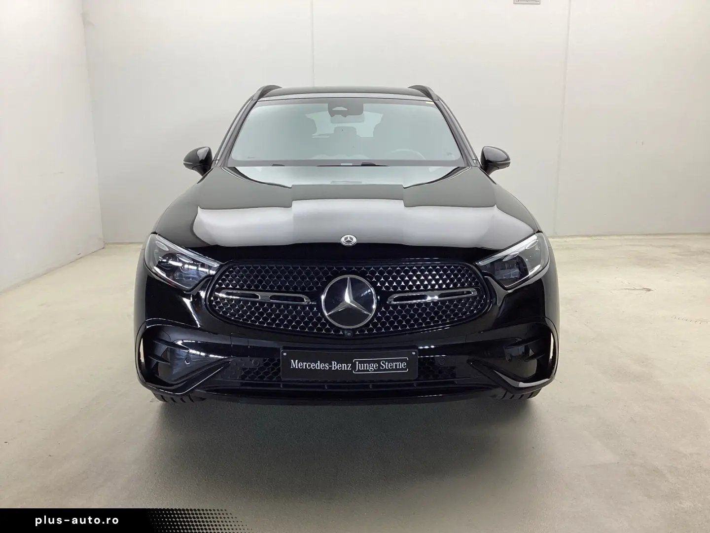 MERCEDES-BENZ GLC 220 d AMG_ACC_Night_360