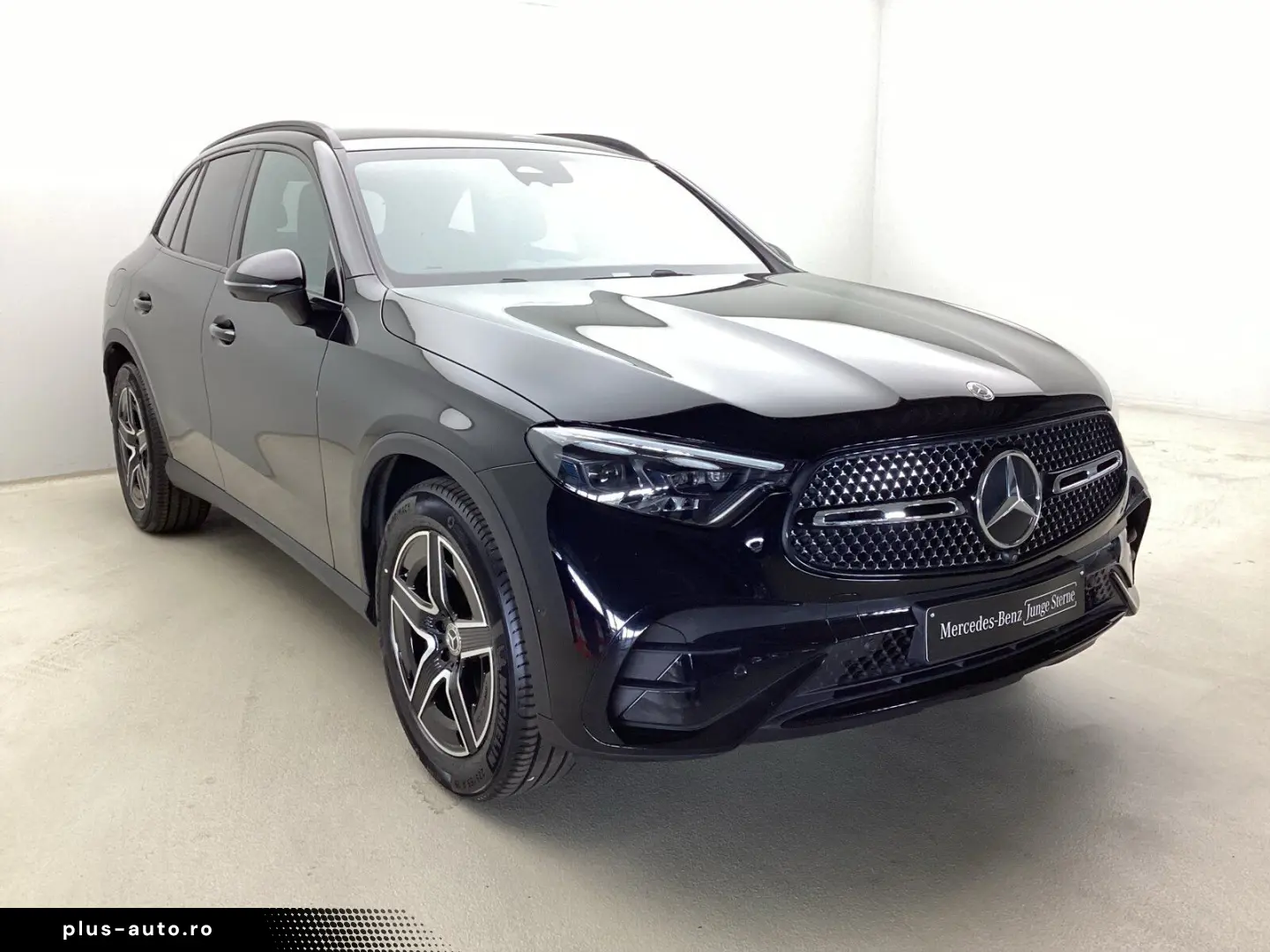 MERCEDES-BENZ GLC 220 d AMG_ACC_Night_360