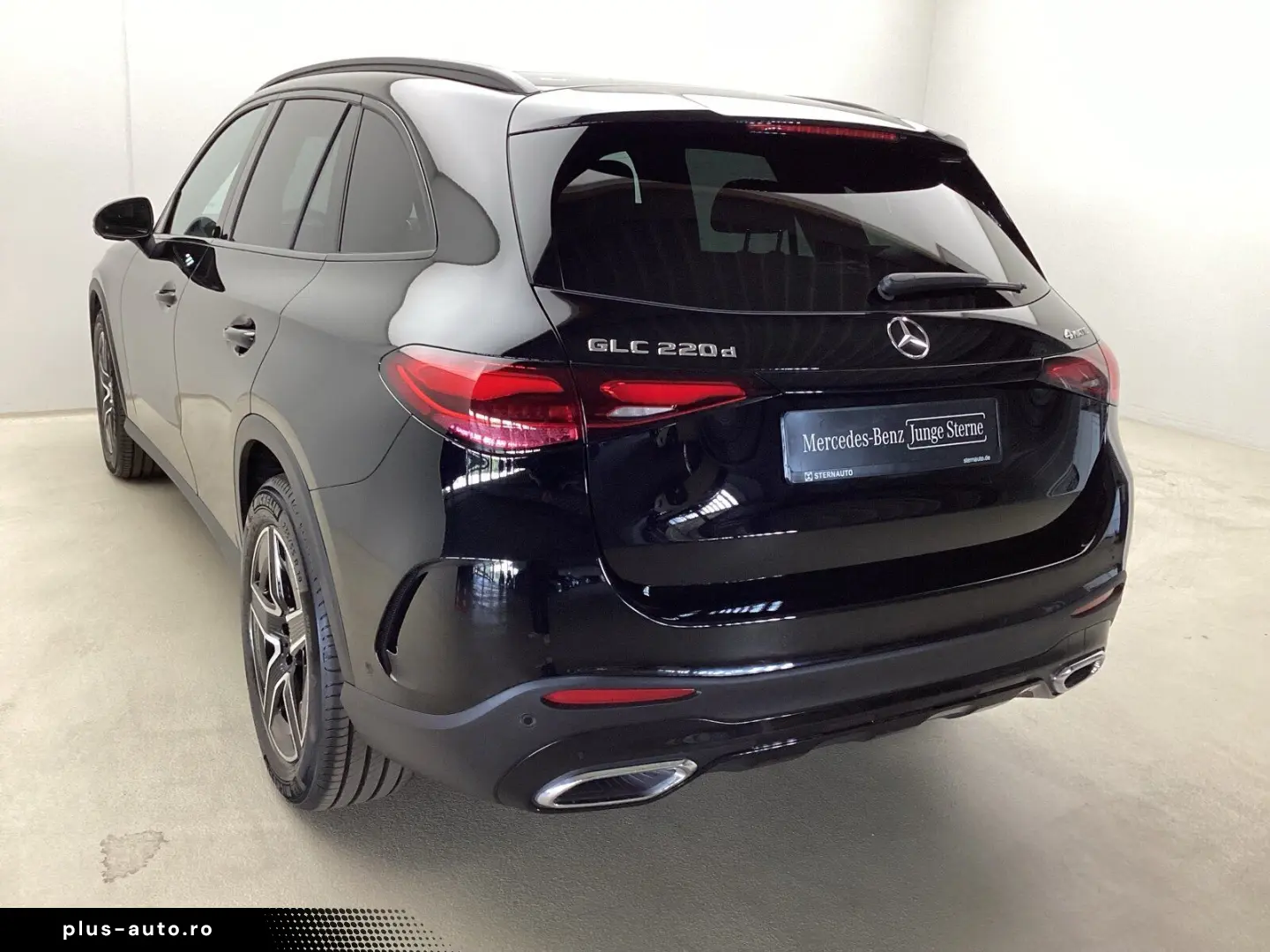 MERCEDES-BENZ GLC 220 d AMG_ACC_Night_360