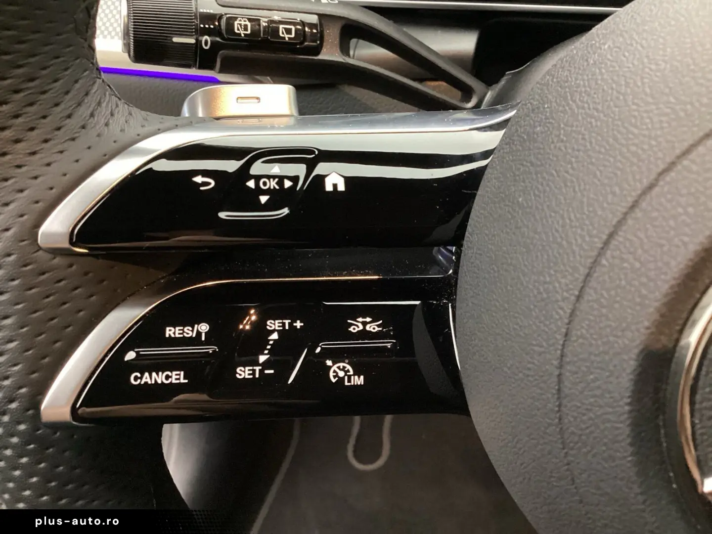 MERCEDES-BENZ GLC 220 d AMG_ACC_Night_360