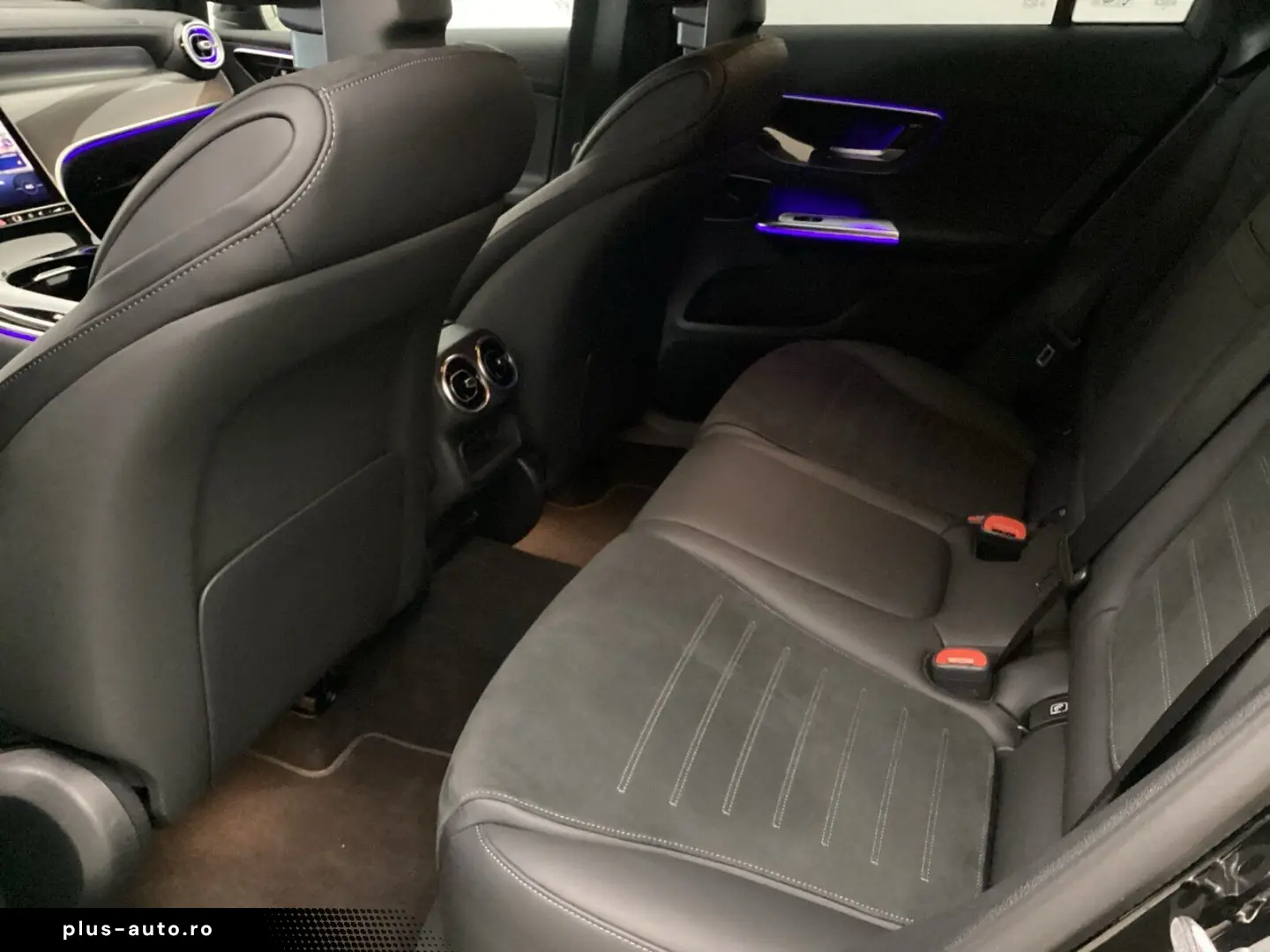 MERCEDES-BENZ GLC 220 d AMG_ACC_Night_360