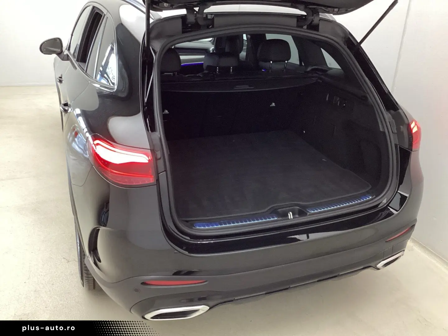 MERCEDES-BENZ GLC 220 d AMG_ACC_Night_360