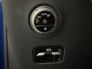 MERCEDES-BENZ GLC 300 d AMG 4Matic_Digital_Light_ACC