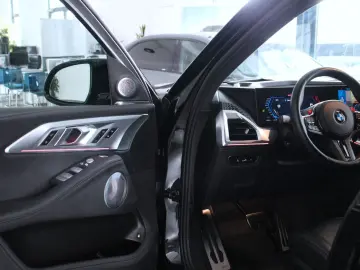 BMW XM (G09)  A-LED ACC B&W HUD 360  SoftClose SHZ