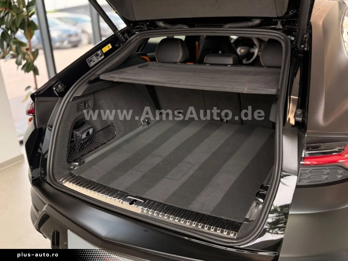 LAMBORGHINI Urus SE 4.0 V8 PHEV B&O Pano PPF Matt