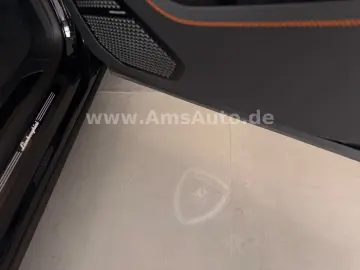 LAMBORGHINI Urus SE 4.0 V8 PHEV B&O Pano PPF Matt