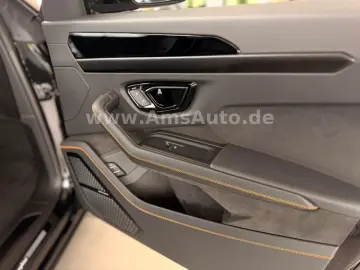 LAMBORGHINI Urus SE 4.0 V8 PHEV B&O Pano PPF Matt