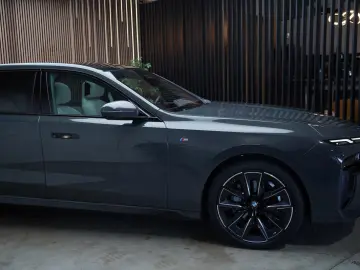 BMW 740d xD M-Sport   Executive   Iconic   Individ