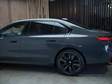BMW 740d xD M-Sport   Executive   Iconic   Individ