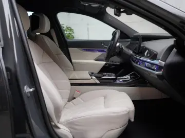 BMW 740d xD M-Sport   Executive   Iconic   Individ