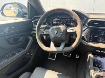 Lamborghini Urus SE FULL CARBON B&O MASSAGE PANO
