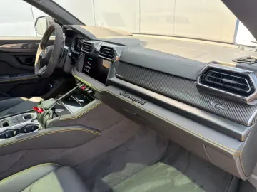 Lamborghini Urus SE FULL CARBON B&O MASSAGE PANO