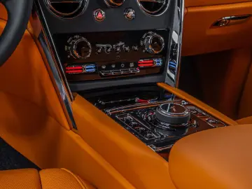 Rolls-Royce Cullinan Silver Badge - MY 2026