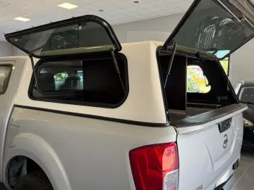 NISSAN Navara NP300 Visia Double Cab 4x4 Hardtop