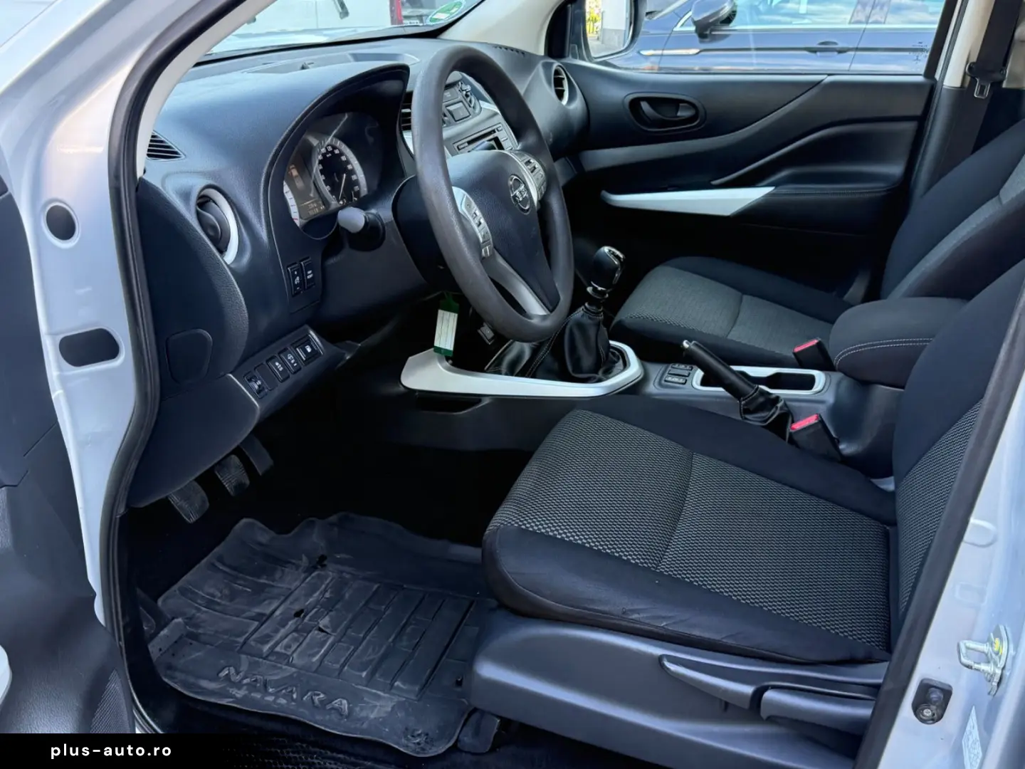 NISSAN Navara NP300 Visia Double Cab 4x4 Hardtop