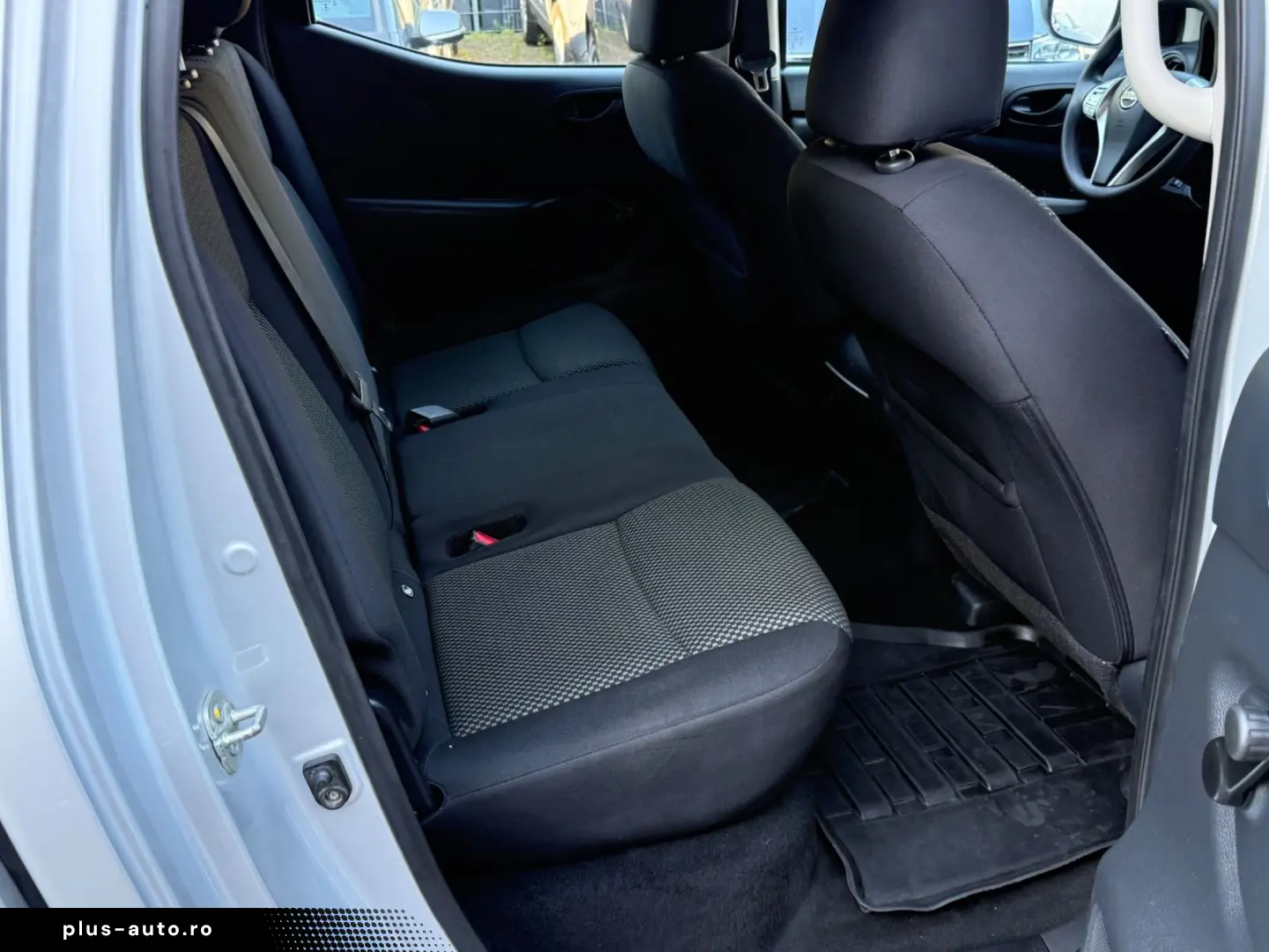 NISSAN Navara NP300 Visia Double Cab 4x4 Hardtop