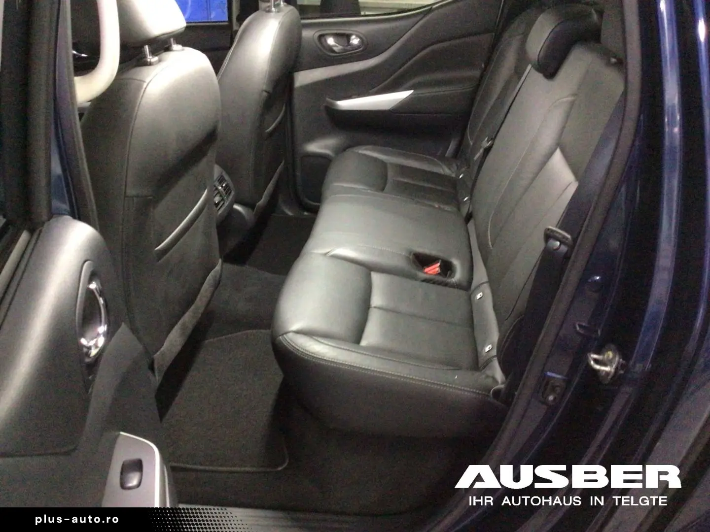 NISSAN Navara Tekna Double Cab 4x4 6MT