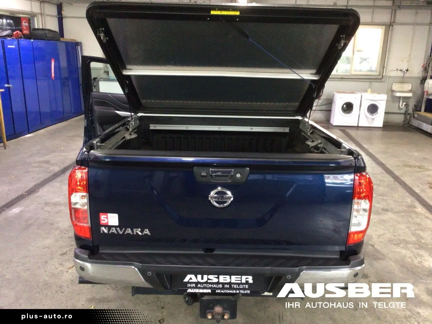 NISSAN Navara Tekna Double Cab 4x4 6MT
