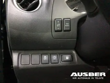 NISSAN Navara Tekna Double Cab 4x4 6MT