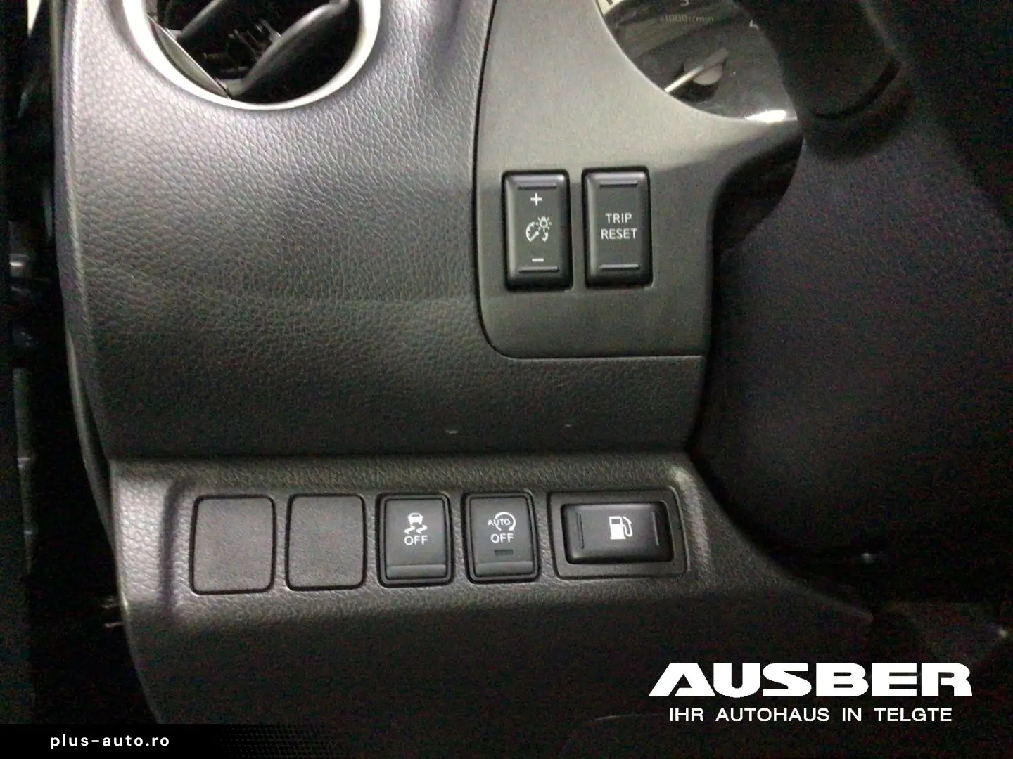 NISSAN Navara Tekna Double Cab 4x4 6MT