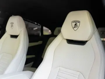Lamborghini Urus 4.0 V8 PHEV SE