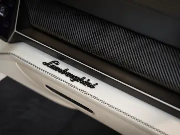 Lamborghini Urus 4.0 V8 PHEV SE