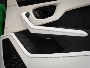 Lamborghini Urus 4.0 V8 PHEV SE