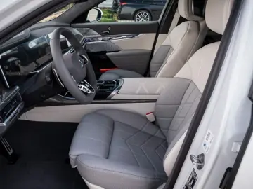BMW 740d xDrive M Sport Pano 360 Soft-Close HUD