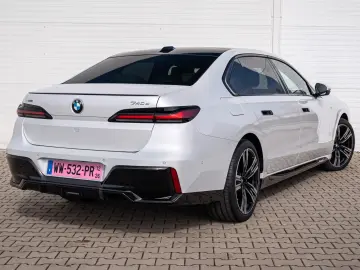 BMW 740d xDrive M Sport Pano 360 Soft-Close HUD