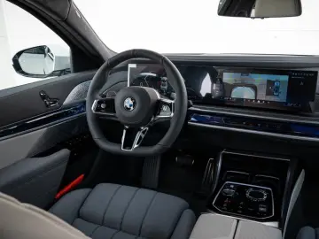 BMW 740d xDrive M Sport Pano 360 Soft-Close HUD