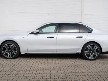 BMW 740d xDrive M Sport Pano 360 Soft-Close HUD