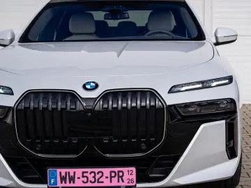 BMW 740d xDrive M Sport Pano 360 Soft-Close HUD