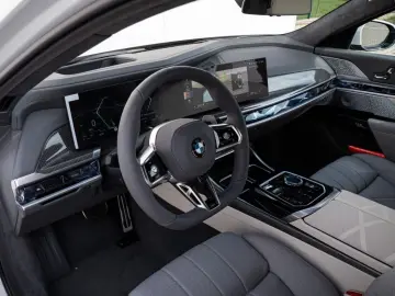 BMW 740d xDrive M Sport Pano 360 Soft-Close HUD