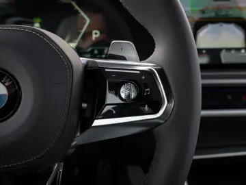 BMW 740d xDrive M Sport Pano 360 Soft-Close HUD