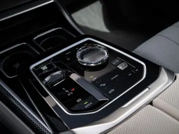 BMW 740d xDrive M Sport Pano 360 Soft-Close HUD