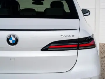BMW 740d xDrive M Sport Pano 360 Soft-Close HUD