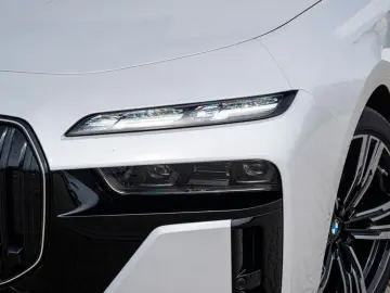 BMW 740d xDrive M Sport Pano 360 Soft-Close HUD