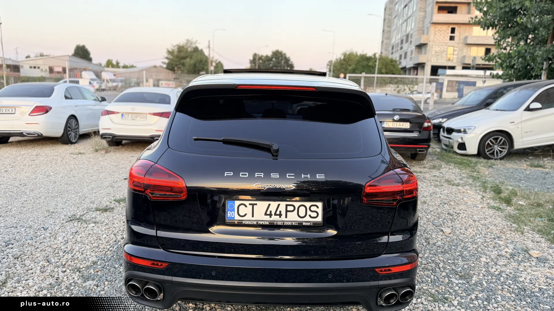 12000e avans si 11000e in rate directe