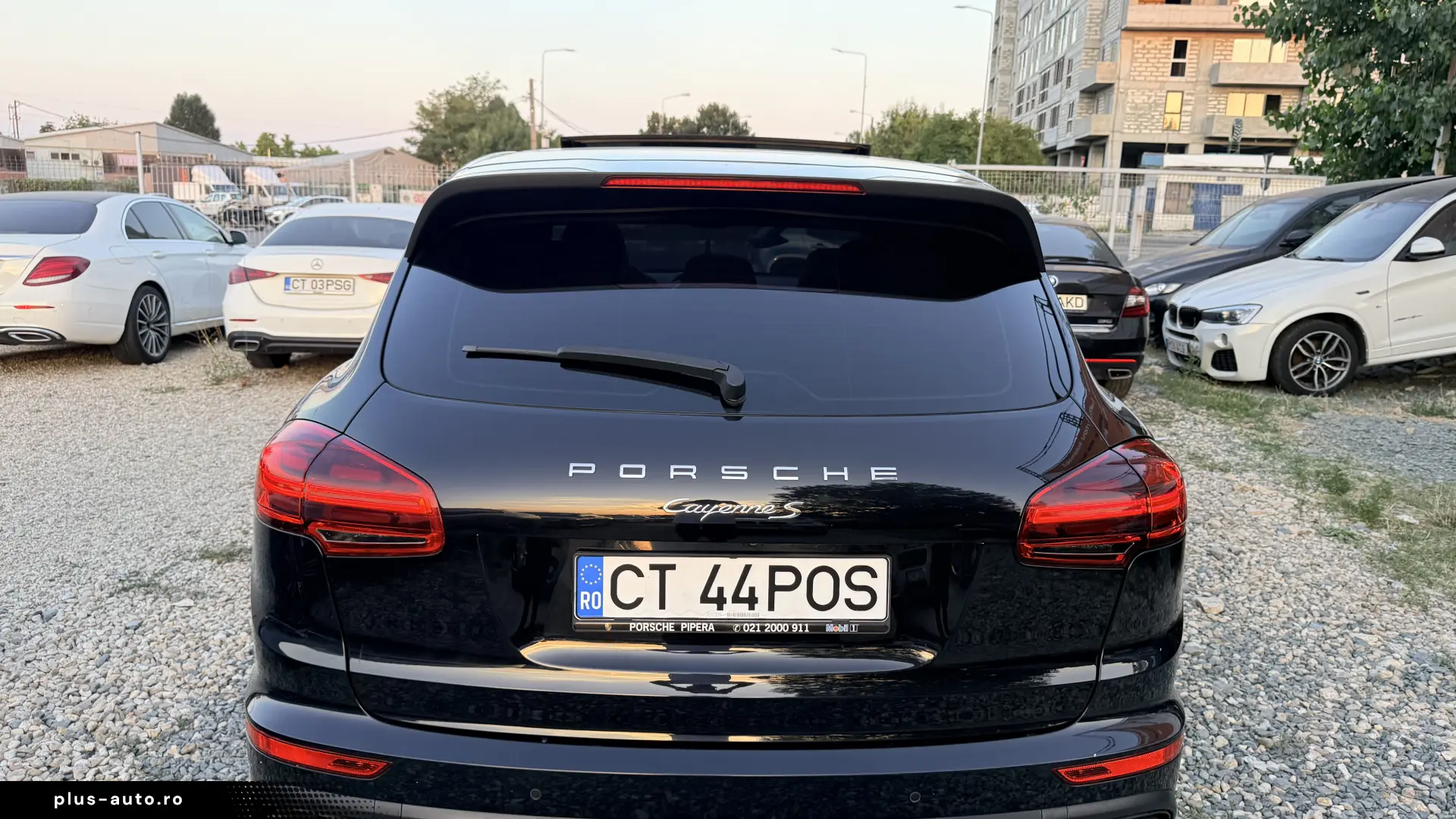 12000e avans si 11000e in rate directe