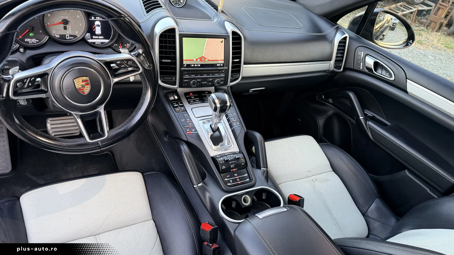 12000e avans si 11000e in rate directe