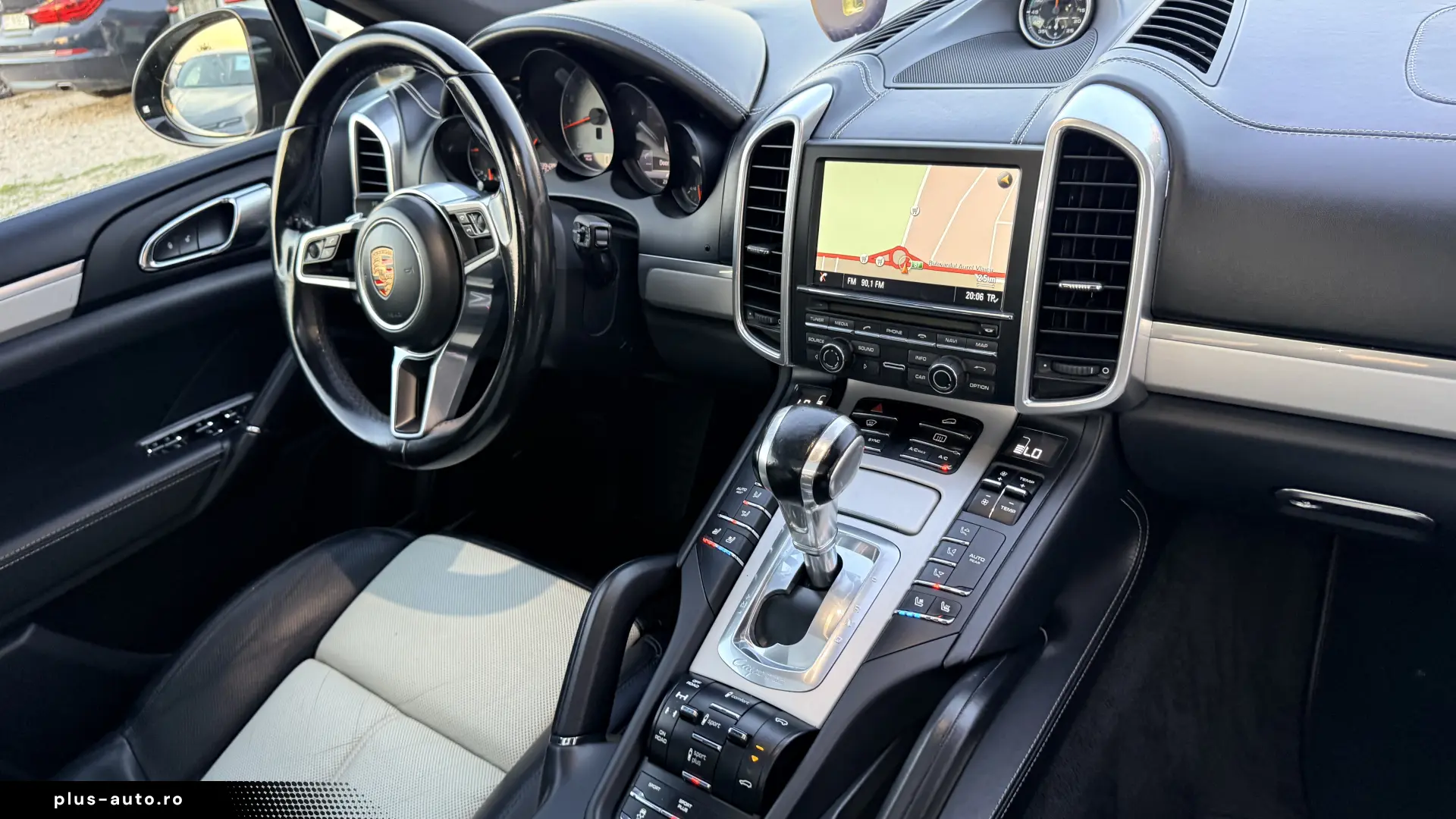 12000e avans si 11000e in rate directe