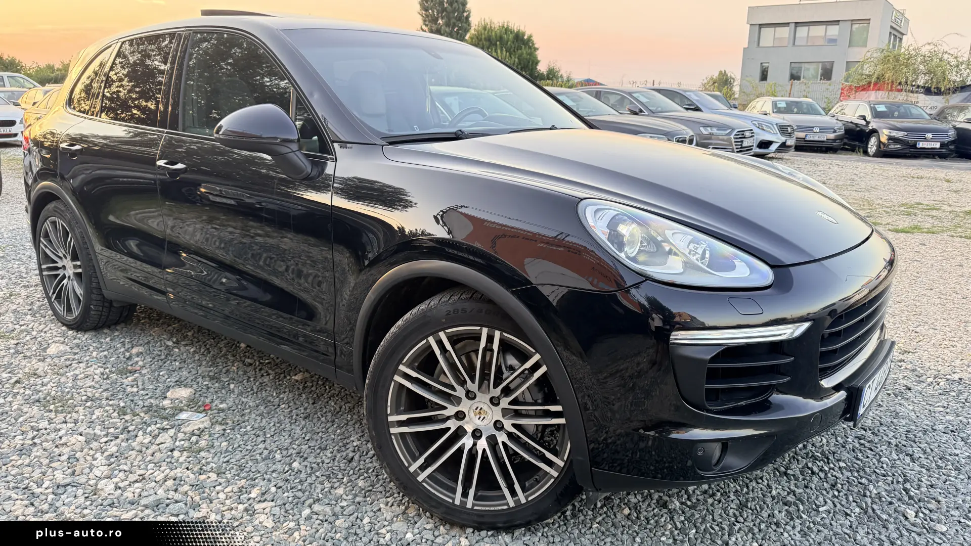 12000e avans si 11000e in rate directe
