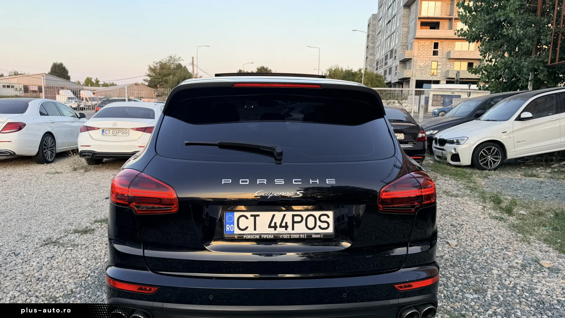 12000e avans si 11000e in rate directe