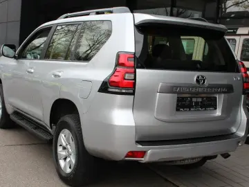 TOYOTA Land Cruiser 2.8 D-4D 7 Locuri