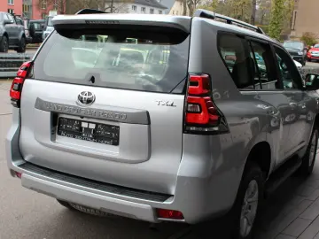 TOYOTA Land Cruiser 2.8 D-4D 7 Locuri